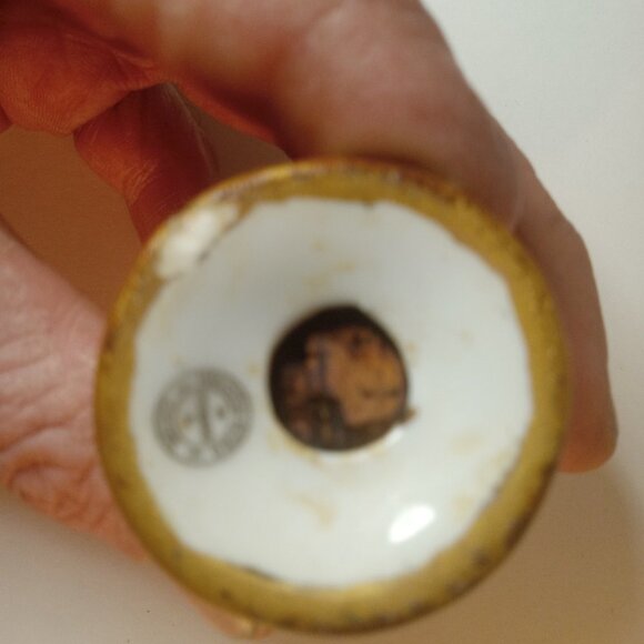 VINTAGE SET Of 22 kt. Encrusted Gold Picard Porcelain shakers 3" - Picture 5 of 12